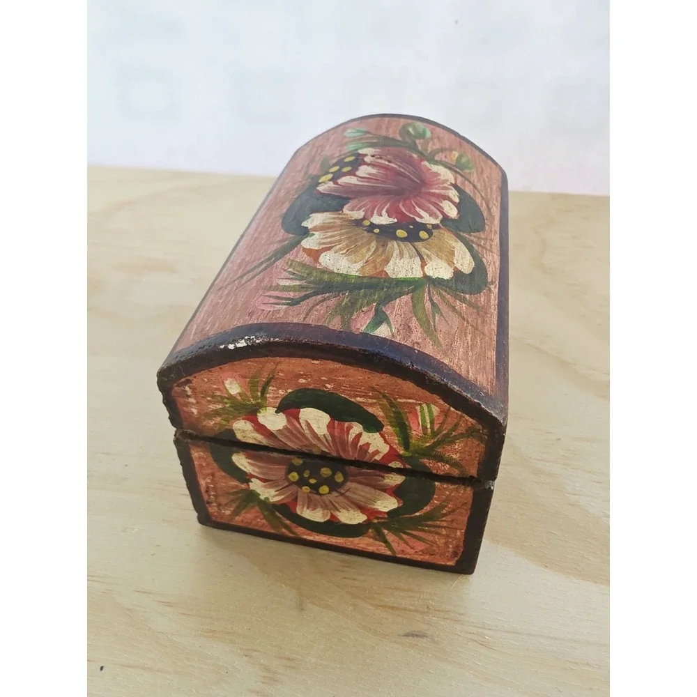 Vintage Hand Painted Wooden Floral Folk Art Small Box Jewelry Chest 3.5